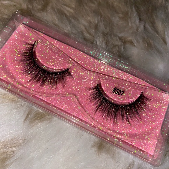 Lashes - Picture 8 of 10